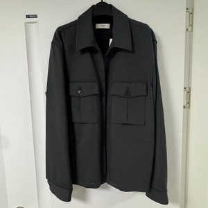 띠어리 울 개버딘 셔츠 자켓 스톤 그레이 L 사이즈 Theory 셔켓 새제품 팝니다. N091404O