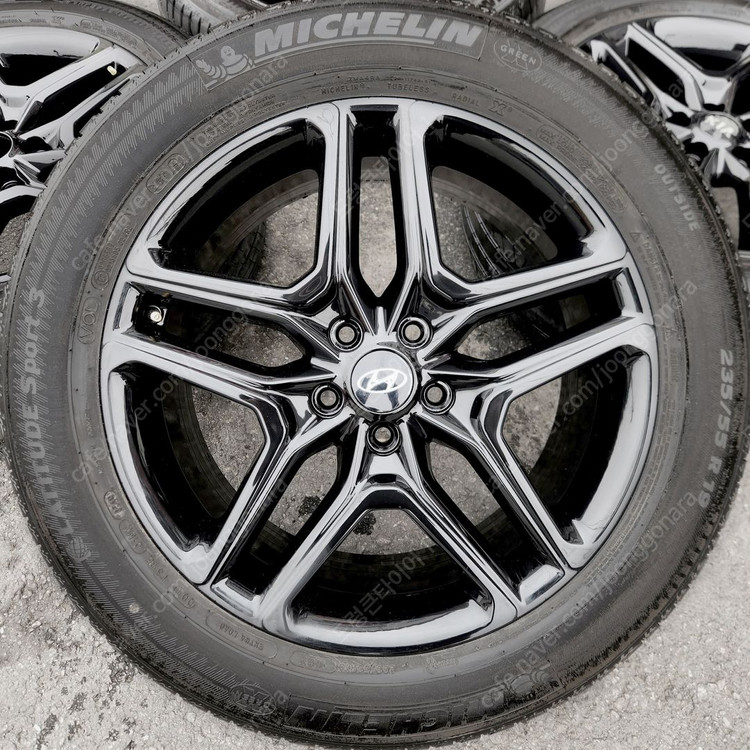 #산타페,쏘렌토,카니발,아이오닉5,EV6,펠리세이드 등 19인치 휠타이어세트 팝니다.235 55 19 이미지