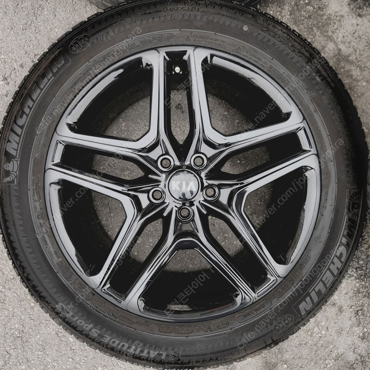#산타페,쏘렌토,카니발,아이오닉5,EV6,펠리세이드 등 19인치 휠타이어세트 팝니다.235 55 19 이미지