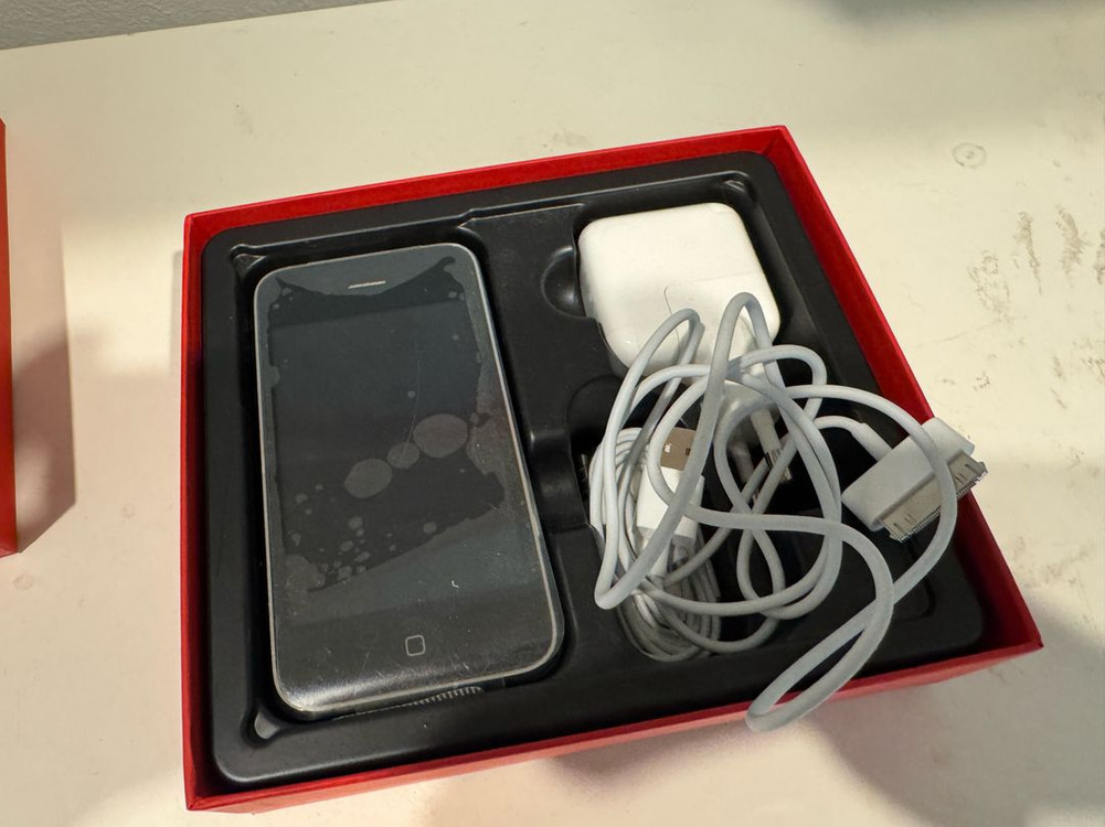 [미사용/새제품] 아이폰 3GS 32GB KT 리매뉴팩처 이미지
