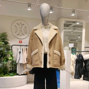 듀엘(DEWL) 에코퍼 루즈핏 무스탕