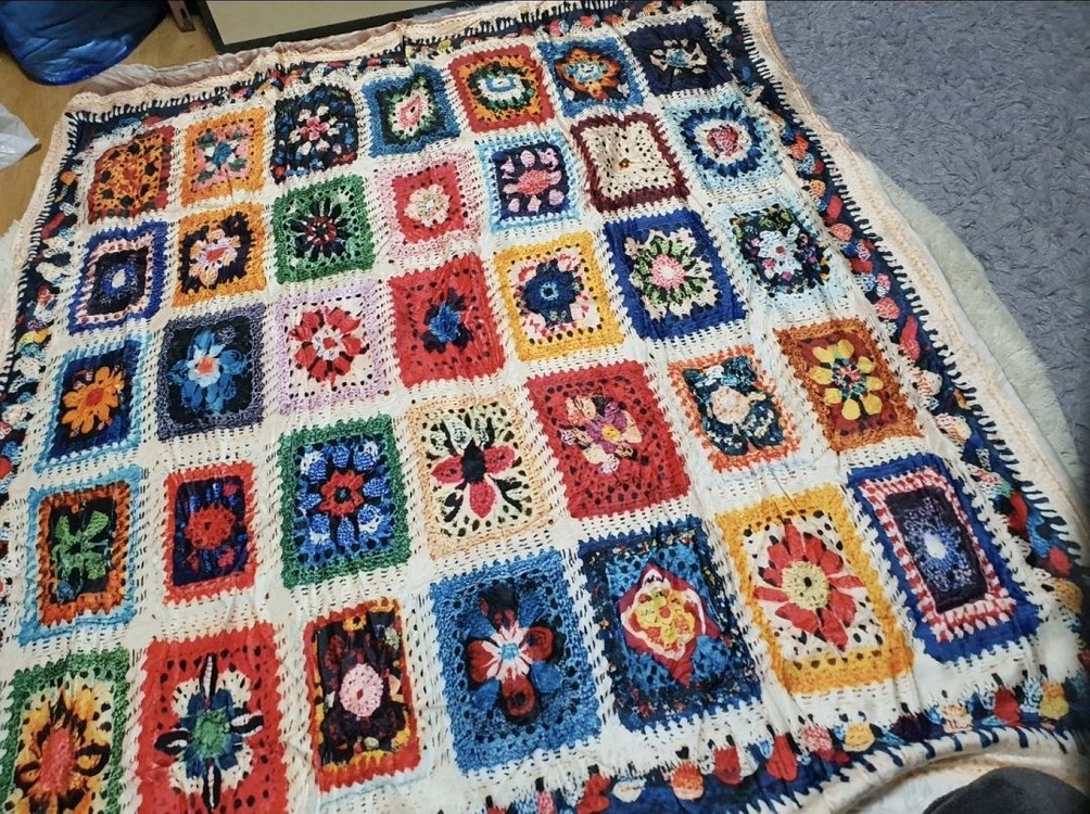 귀여운 스마일 발매트와 따뜻한 느낌의 손뜨개 블랭킷, 그리고 실내화 세 켤레를 함께 판매합니다! 일괄가격 - 발매트--3