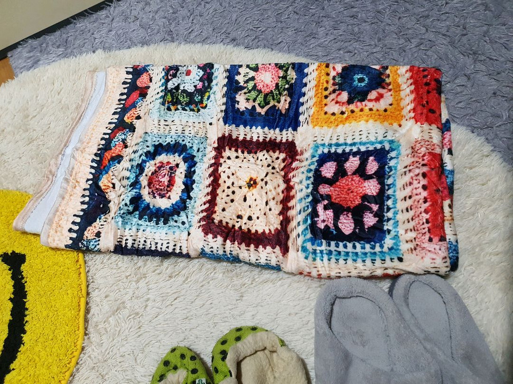 귀여운 스마일 발매트와 따뜻한 느낌의 손뜨개 블랭킷, 그리고 실내화 세 켤레를 함께 판매합니다! 일괄가격 - 발매트--8