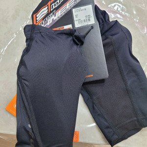 효드 무릎보호대 HYOD D3O COOL KNEE BOOSTER