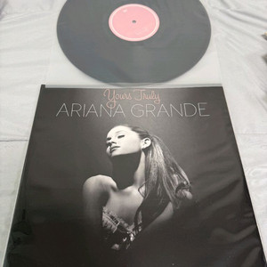 아리아나 그란데 lp 여러장 이미지