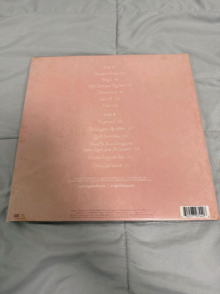아리아나 그란데 lp 여러장 이미지
