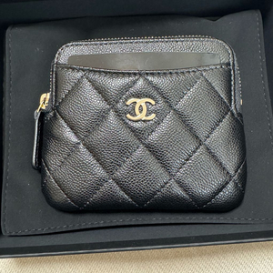 샤넬 클래식 캐비어 지퍼 카드지갑 블랙 새제품