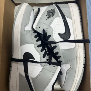 조던 1 미드 라이트 스모크 그레이 이미지