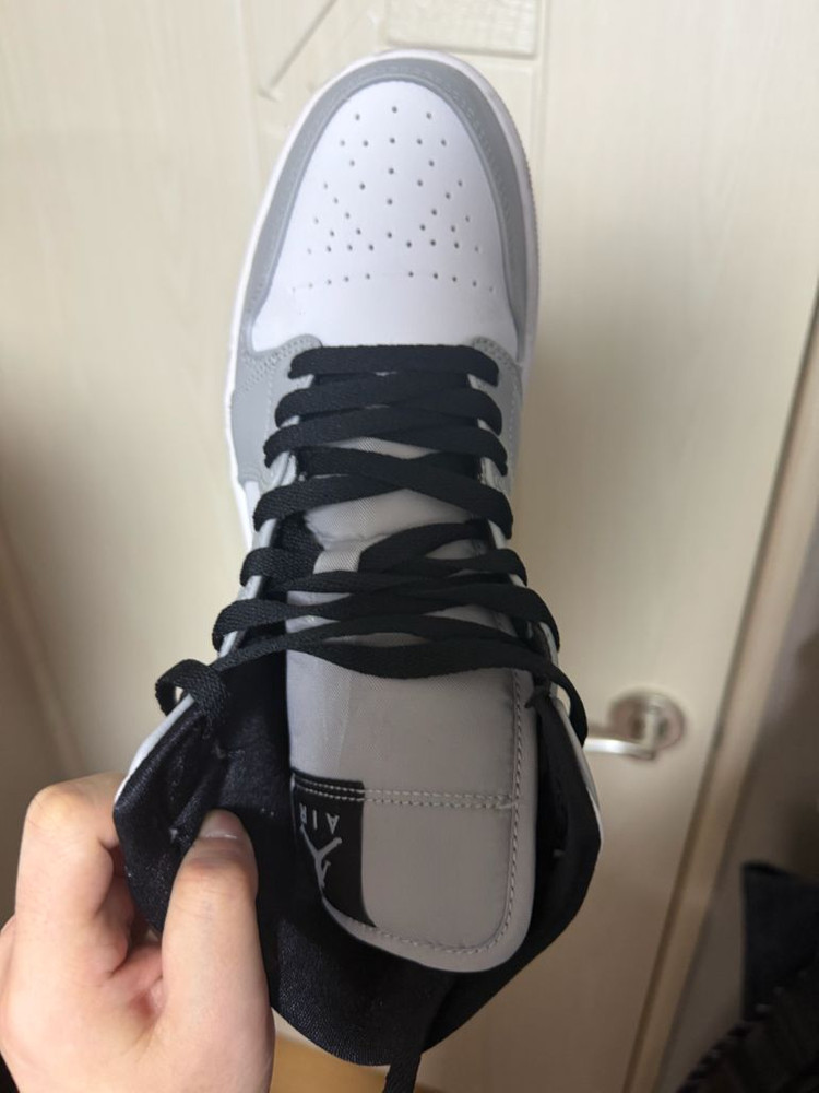 조던 1 미드 라이트 스모크 그레이 이미지