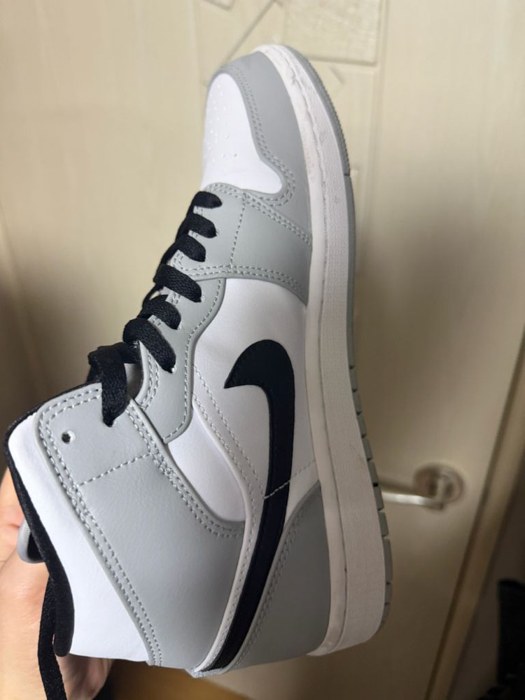 조던 1 미드 라이트 스모크 그레이 이미지