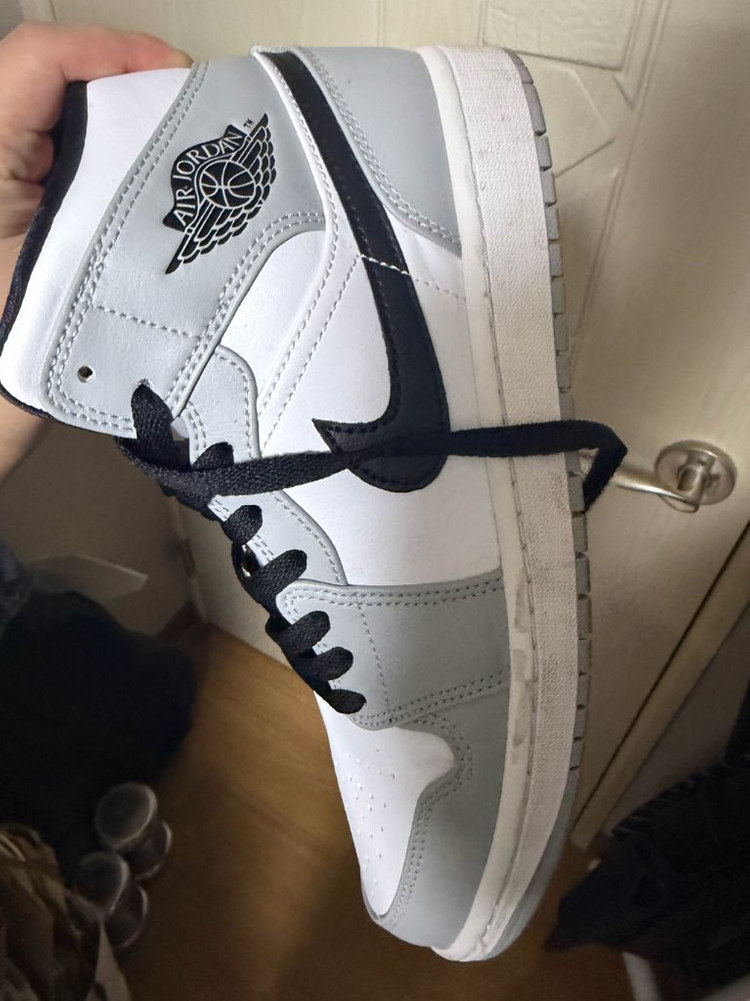 조던 1 미드 라이트 스모크 그레이 이미지