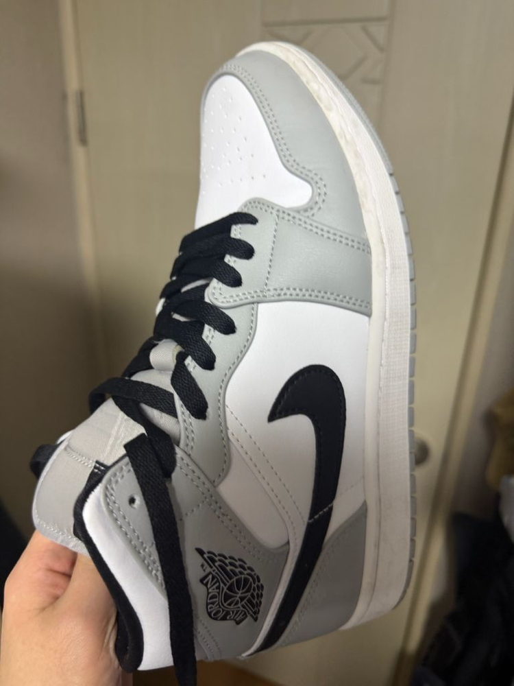 조던 1 미드 라이트 스모크 그레이 이미지