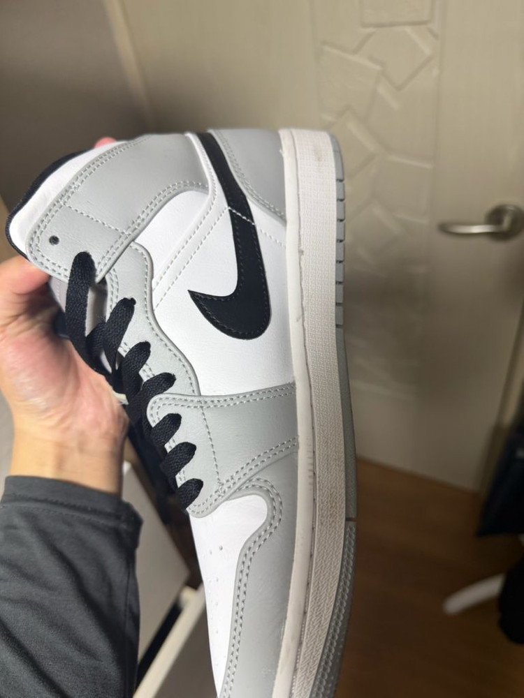 조던 1 미드 라이트 스모크 그레이 이미지