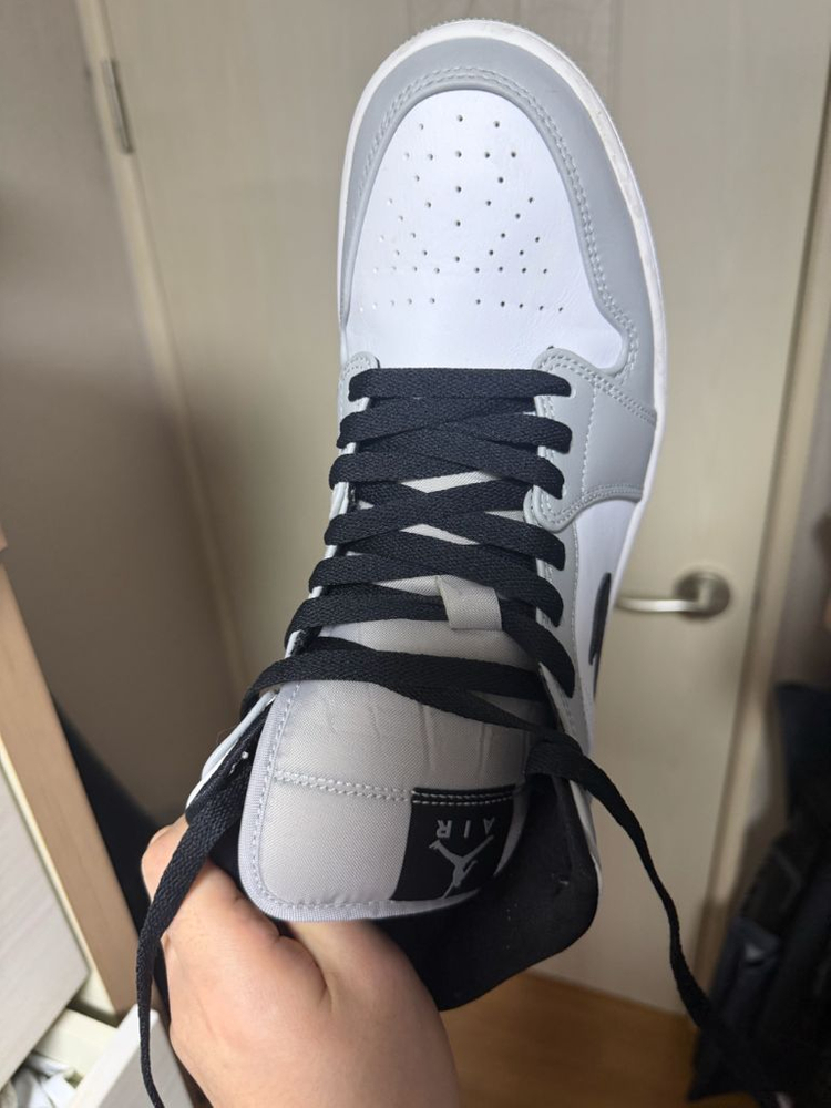 조던 1 미드 라이트 스모크 그레이 이미지