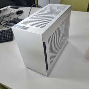 고성능 PC 신동품 (I7-13700K, DDR5 32GB, SSD 8GB, RTX 4070 Ti 12GB