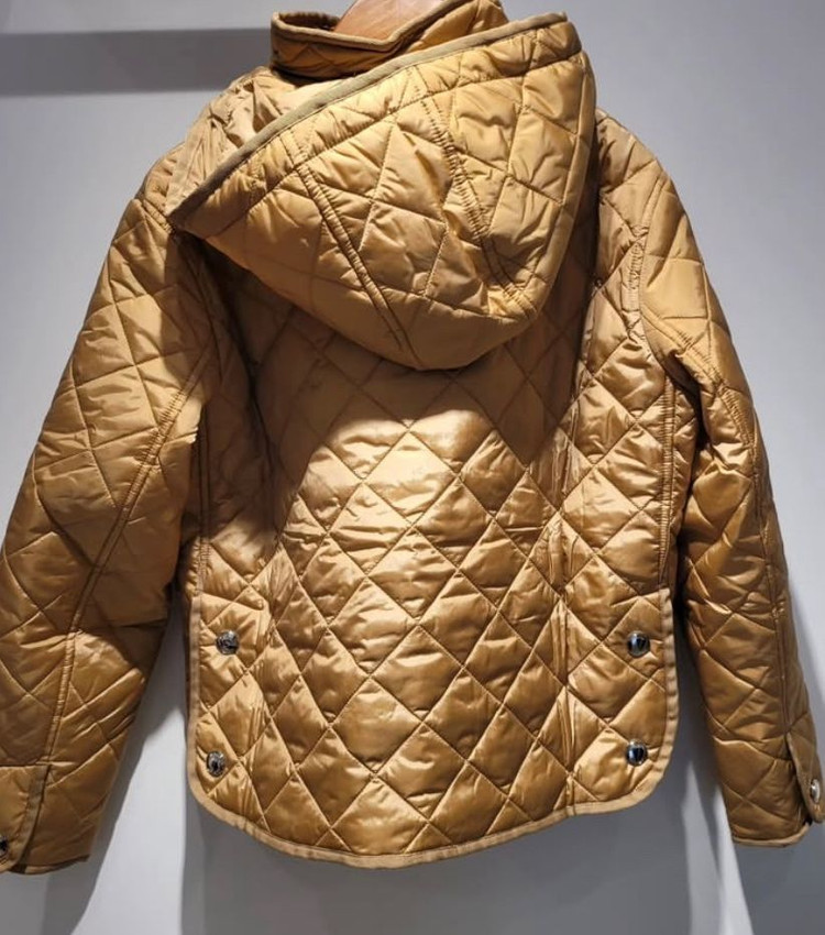 버버리 퀄팅 후드 패딩 점퍼--1