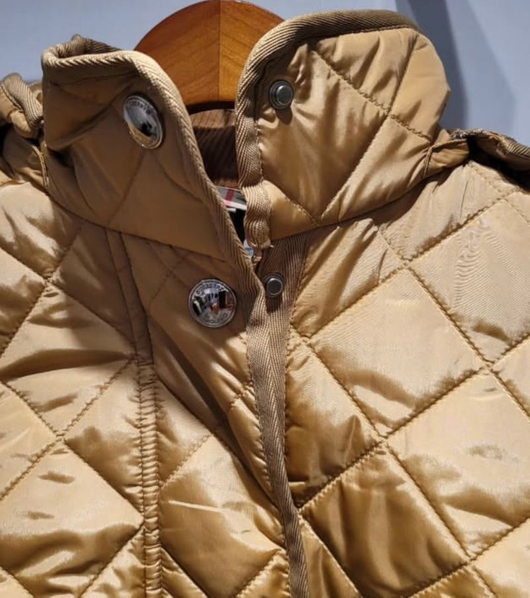 버버리 퀄팅 후드 패딩 점퍼--2