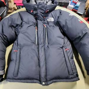 노스페이스 히말라야 빵빵한 대장패딩 판매합니다