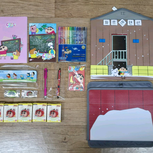 짱구는못말려 문구류 & 피규어 세트 (노트, 필통 등)