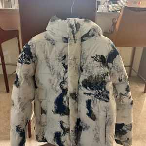 노스페이스 지구본 후드 패딩(지금 구하기 힘든 제품)