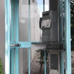 공중전화부스. 와 공중전화기