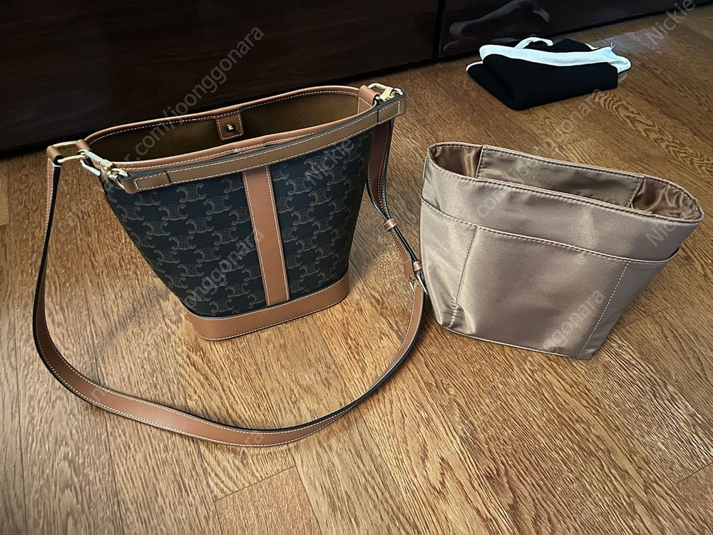 셀린느 트리옹프 버킷백 스몰 이미지