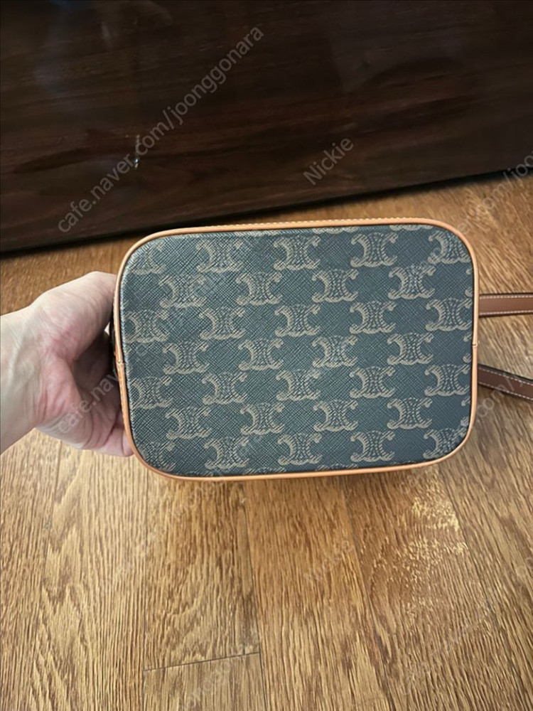 셀린느 트리옹프 버킷백 스몰 이미지