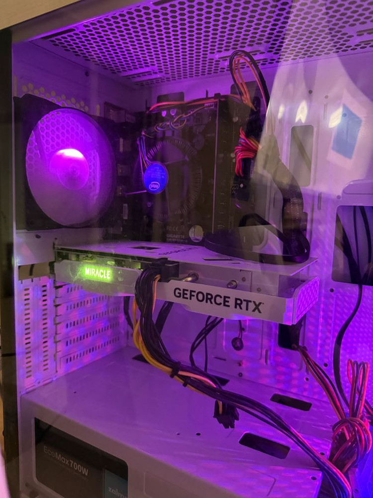 i5-6600 , 16GB , 4060 등등 화이트게이밍PC 이미지