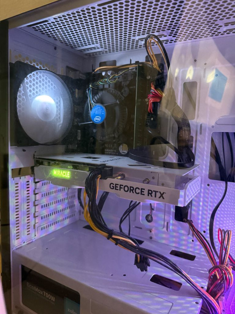 i5-6600 , 16GB , 4060 등등 화이트게이밍PC 이미지