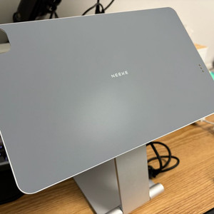 니케 아이패드 프로 마그네틱 충전 거치대 이미지