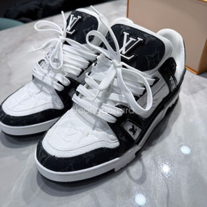 루이비통 트레이너 스니커즈