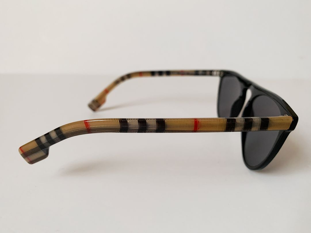 [정품] 버버리 블랙 편광선글라스 B4281 3757 81 54 21 145 택포11만--6