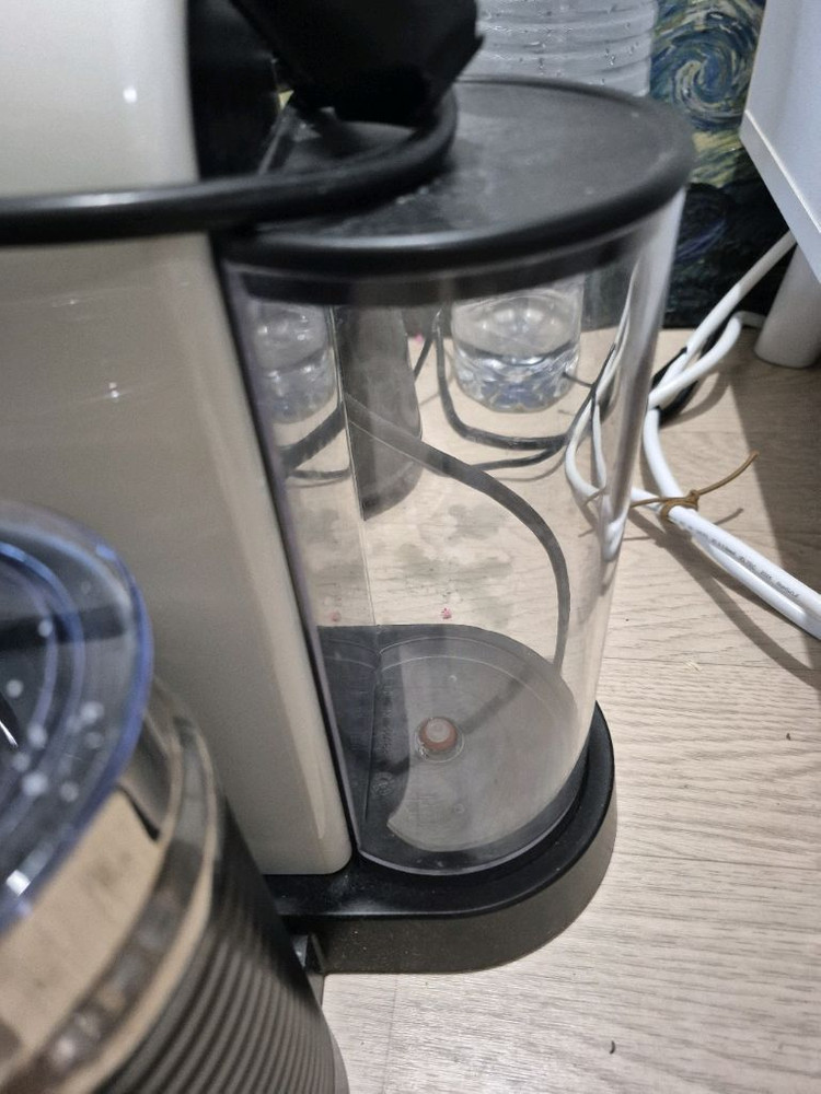 네스프레소 시티즈 화이트 + 에어로치노 이미지