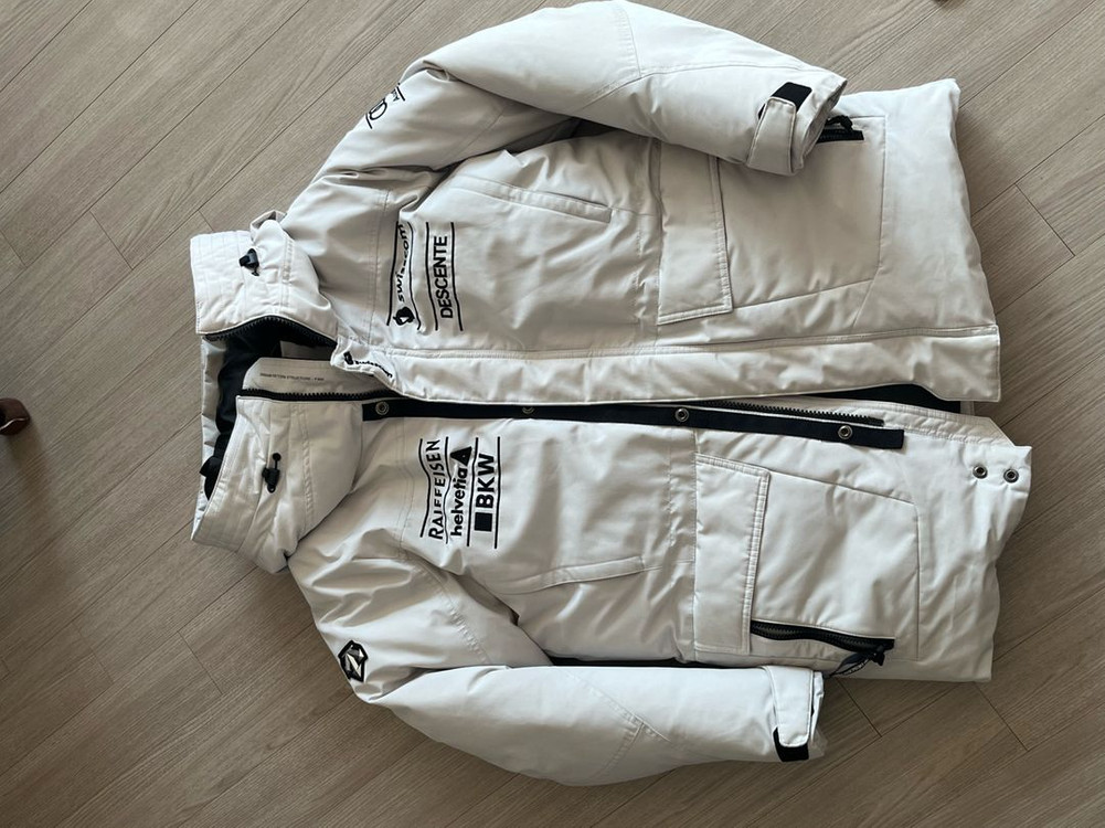 데상트 스위스 스키팀 아우디 야상 패딩--1