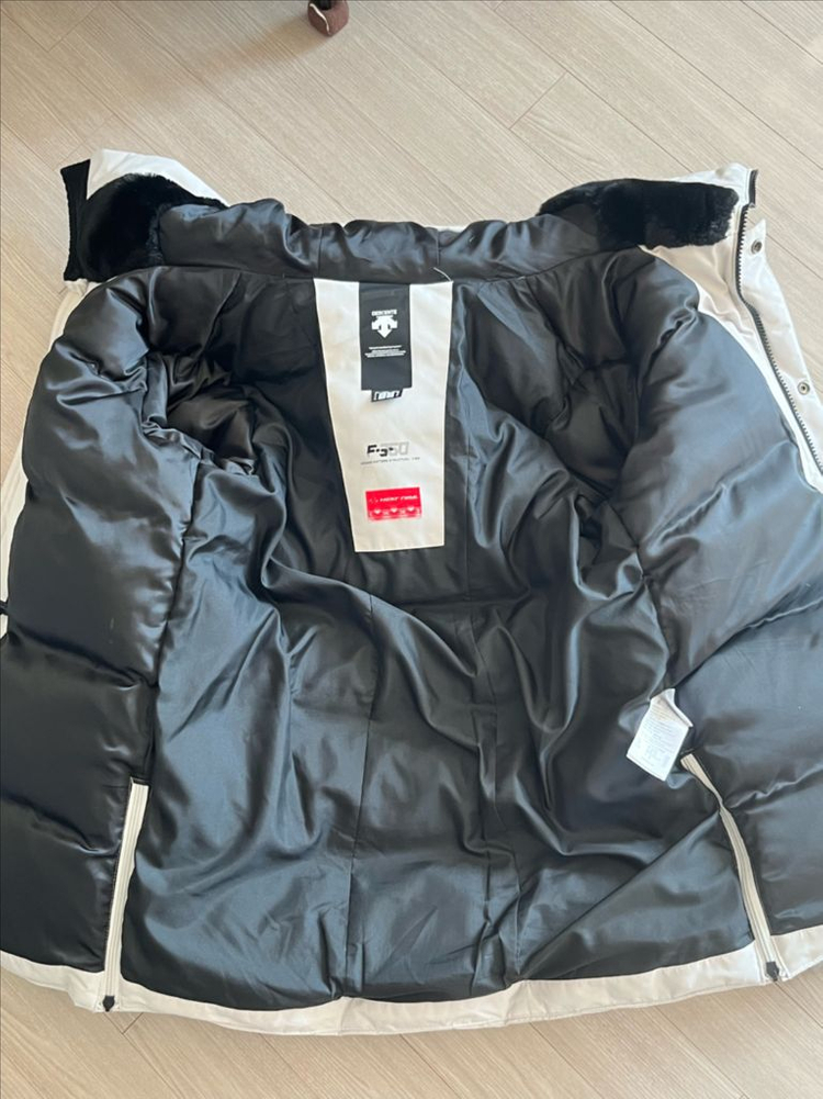 데상트 스위스 스키팀 아우디 야상 패딩--3