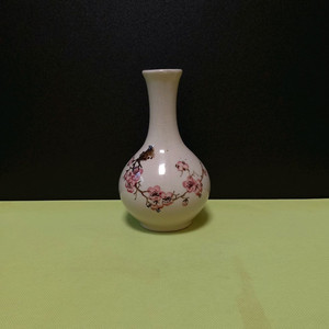 철화진사 매화병 (도자기)