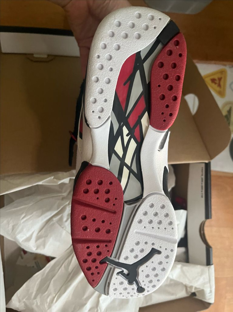 나이키 에어조던8 레트로 벅스바니 이미지