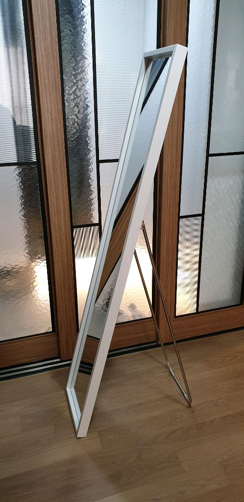 흰색 프레임 스탠드 전신 거울--1