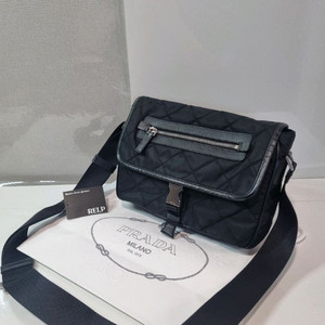 정품 프라다 퀄팅 메신저백