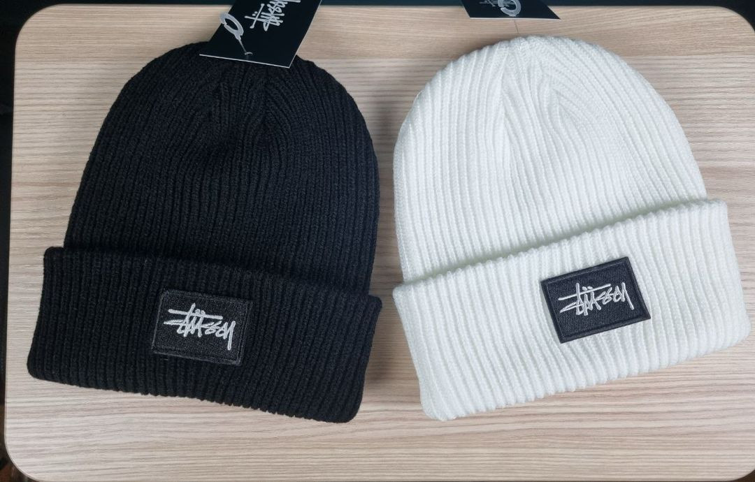 스투시 비니. 블랙. 화이트 이미지