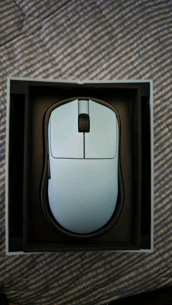 scyrox v6 게이밍 마우스 팝니다--1