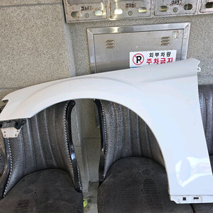 클라이슬러300c 운전석쪽 휀다