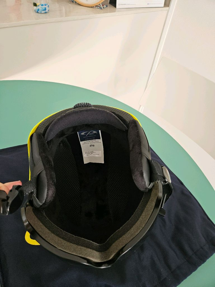 아동용 스키 헬멧 이미지