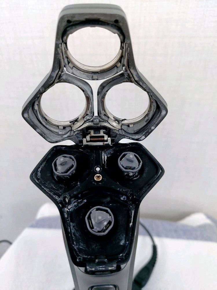 필립스 SkinIQ 9000 시리즈 전기면도기 (S9987)--1