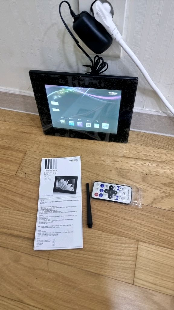 [새제품]유니콘 슬림형 디지털액자 LTD-1000--2