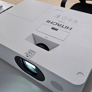 히타치 CP-WU5500 가성비 중고빔프로젝터 회의실용