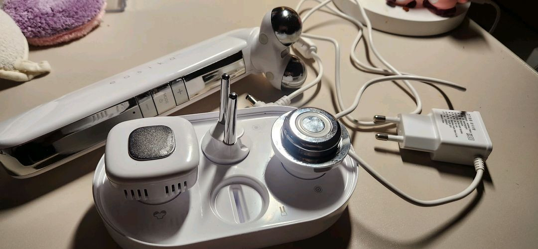 이오시카M1: 고주파·EMS·쿨링/V라인·모공·여드름·화이트닝 올인원 효과대박--1