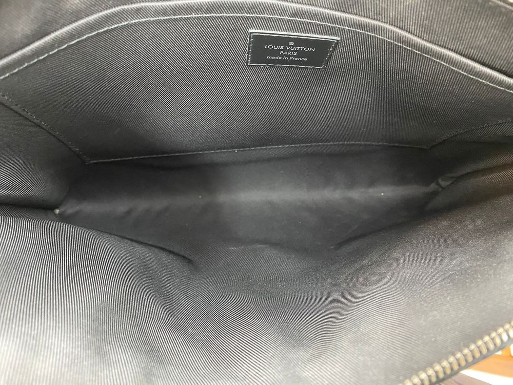 루이비통 포쉐트 디스커버리 모노그램 이클립스 클러치백 [중고명품 리셀온] 이미지