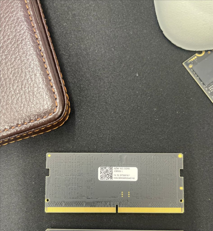 DDR5 16G 5600 노트북용 16GB Crucial 개당 22만원--1