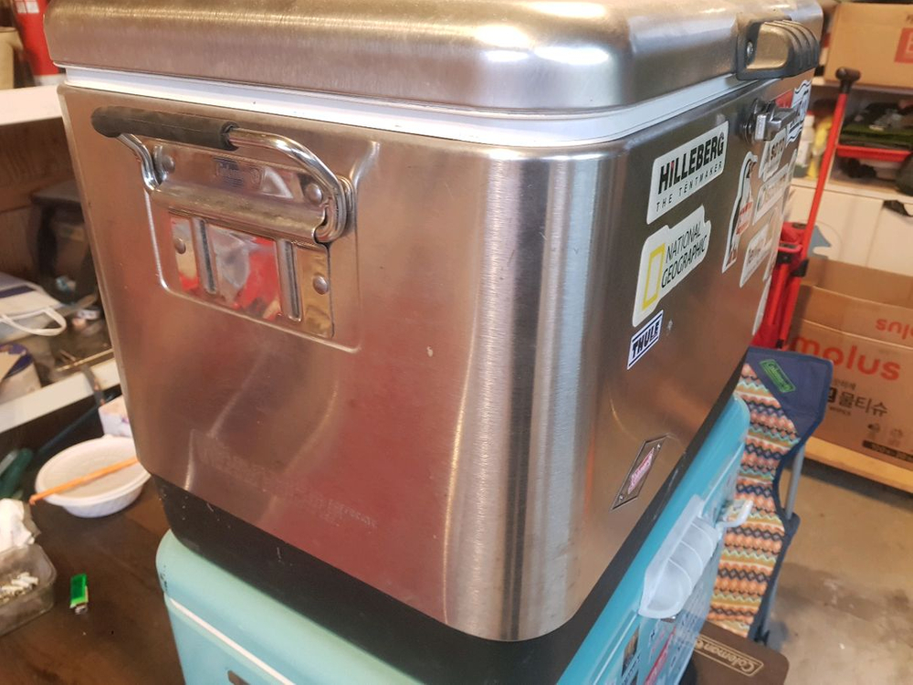 콜맨 스틸 54쿼터 아이스박스--1